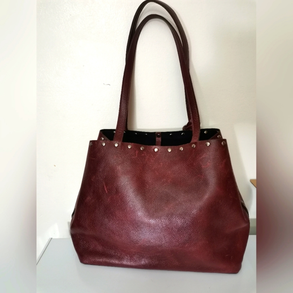 LAGGO TOTE BAG.
